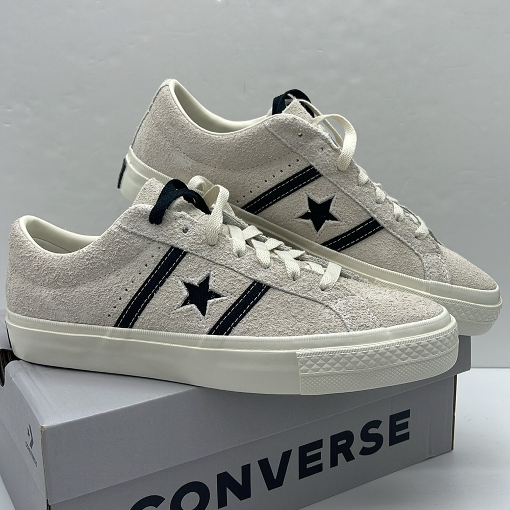 Converse WMNS Suede Sneakers A06424C
ONE STAR ACADEMY PRO OX EGRET/BLACK - Picture 7 of 16